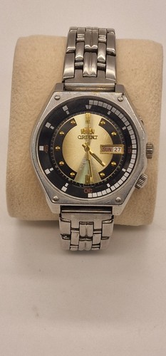 Men watch orient sea - sea, king